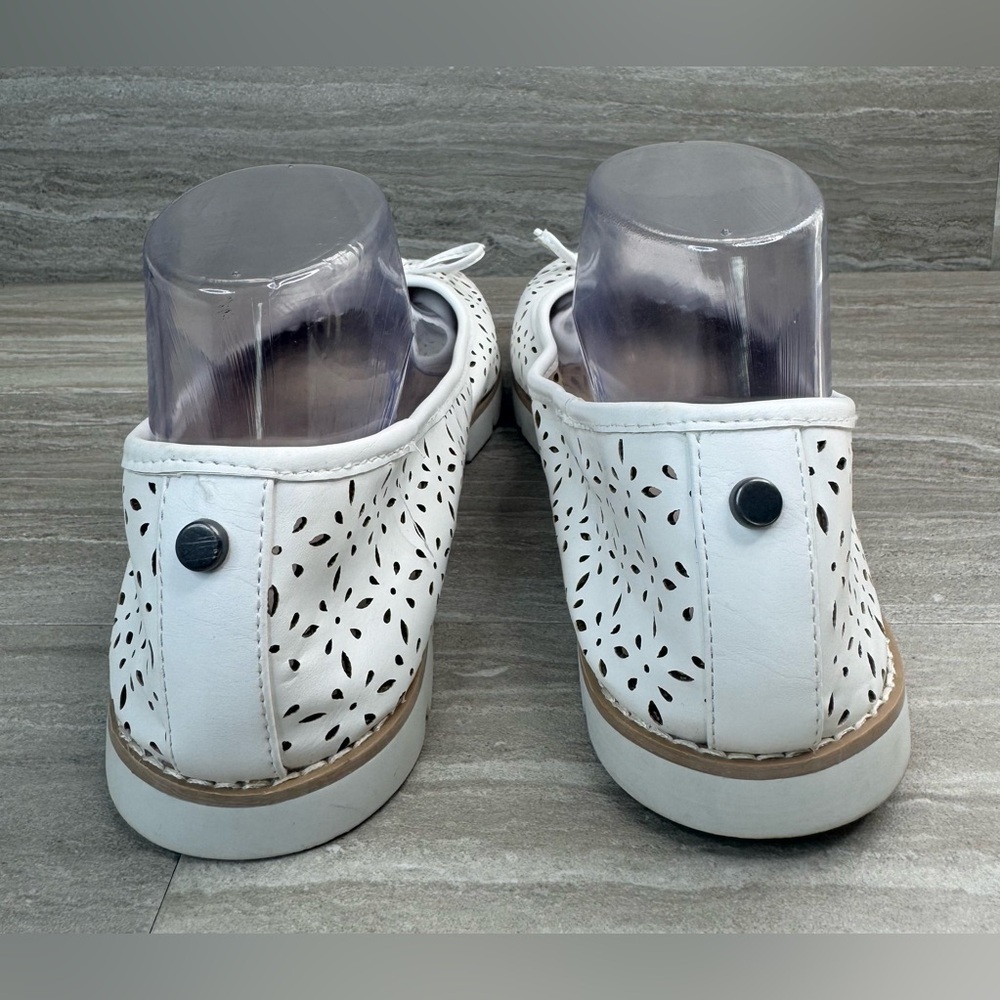 White Mountain Delgado Perforated Slip On Flats Womens Size 10 - Picture 4 of 12